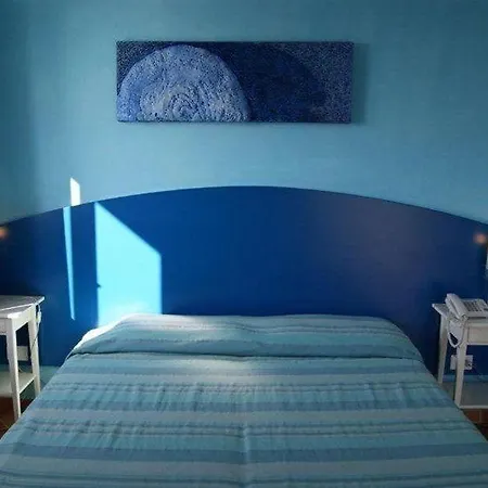 ホテル Oltremare フィウミチーノ